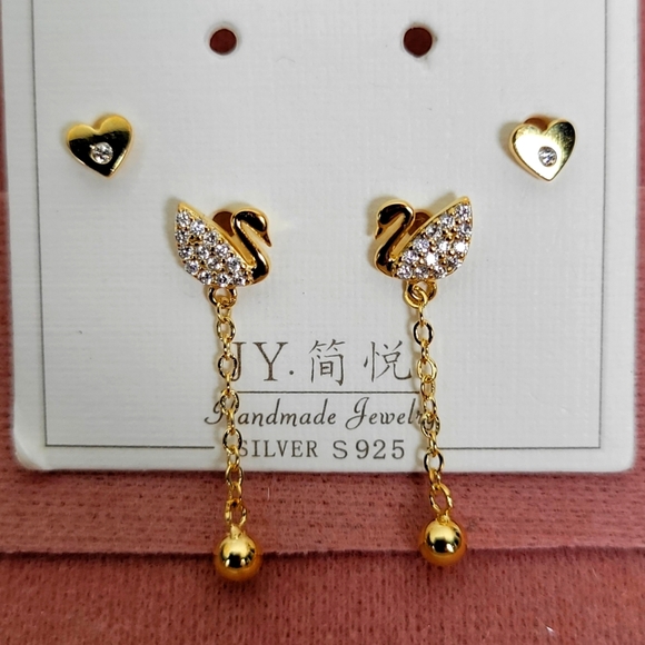 Loresima Jewelry - LORESIMA two pairs of earrings.